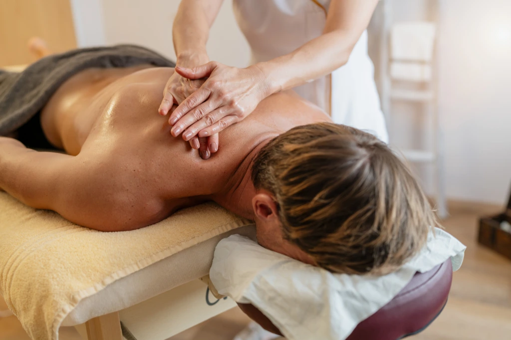 Therapeutic and Deep tissue massage therapy for mental health