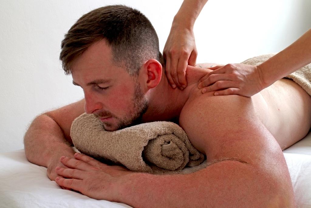 Benefits of deep tissue massage therapy helping to relieve pain and restore muscle strength.
